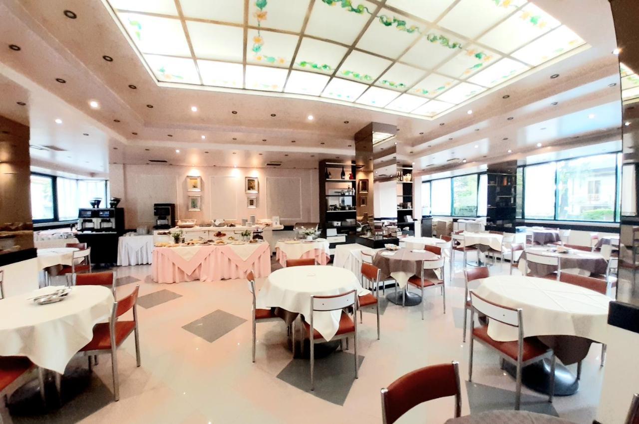 New Tiffany'S Park Hotell Lido di Jesolo Exteriör bild