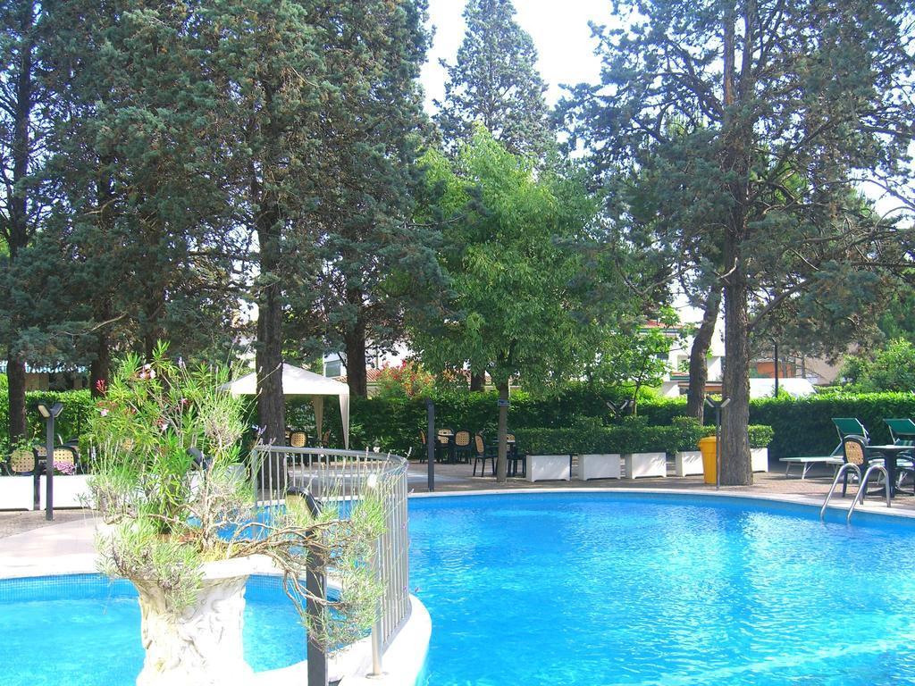 New Tiffany'S Park Hotell Lido di Jesolo Exteriör bild