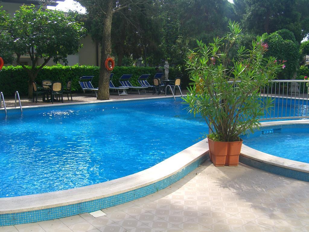 New Tiffany'S Park Hotell Lido di Jesolo Exteriör bild