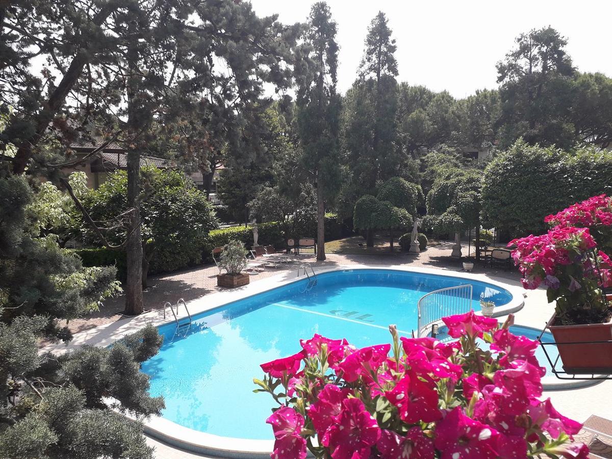 New Tiffany'S Park Hotell Lido di Jesolo Exteriör bild