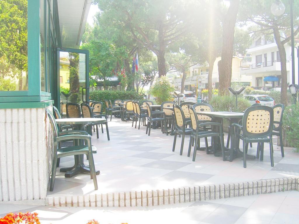 New Tiffany'S Park Hotell Lido di Jesolo Exteriör bild